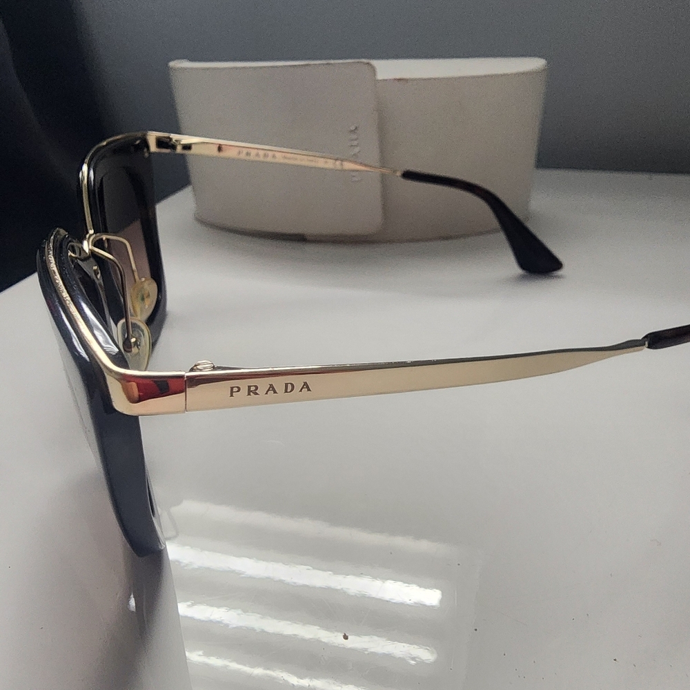 Glasses - Picture 1 of 3